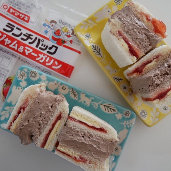 『ランチパックのチョコホイップサンド#今日のおやつはこれ』