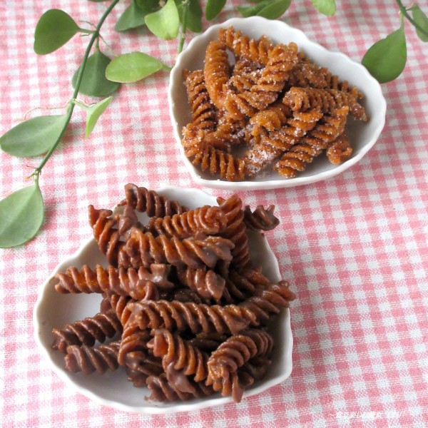 100円せず簡単・量産・病みつきカリカリ『チョコパスタスナック/シナモンシュガーパスタスナック』