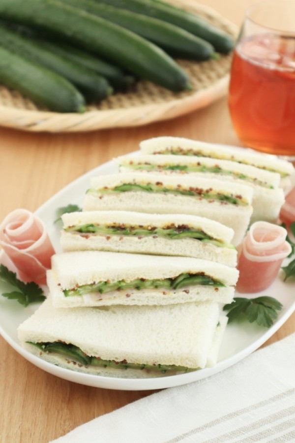 『粒マスタードが決め手◎きゅうりと生ハムの爽やかサンド』