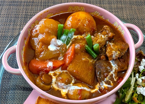 とろとろ牛筋と冬の味覚で贅沢気分☆圧力鍋ｄｅ牛筋ビーフシチュー♪☆♪☆♪