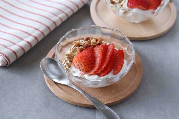 混ぜるだけ簡単！固めない『いちごのレアチーズケーキ』のレシピ｜料理家神田えり子のおばんざい食堂