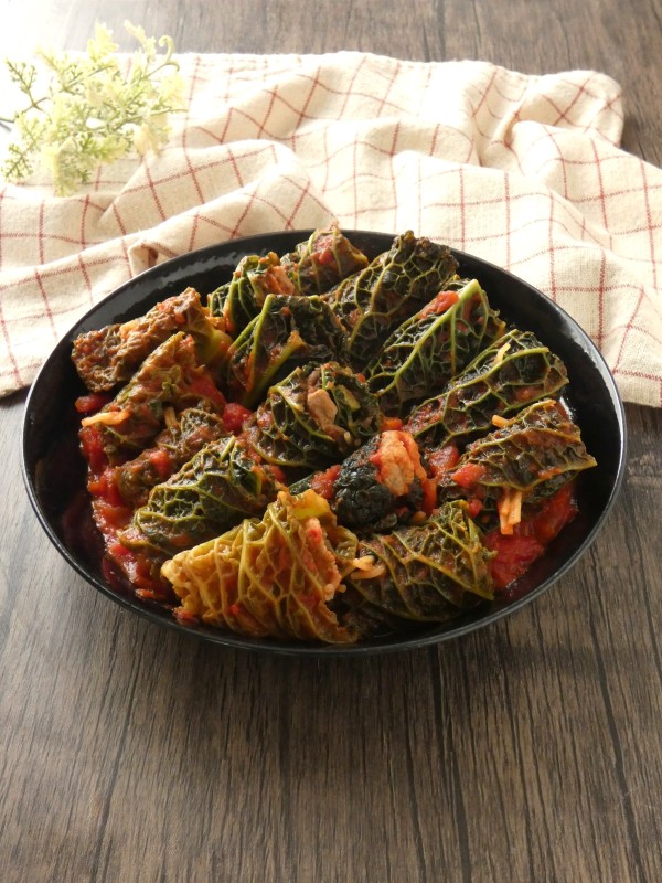 『食べ応えバッチリ！「豚肉巻きサボイキャベツのトマト煮」』