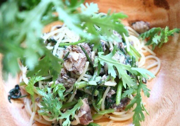 春菊と鯖缶の和風パスタ！めんつゆで簡単レシピ
