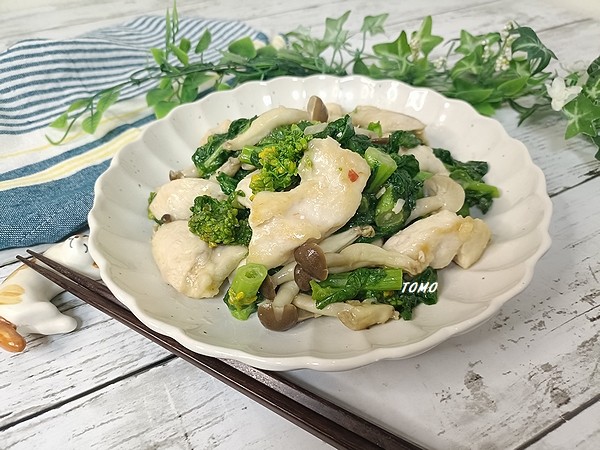 ご飯が進む♪鶏むね肉と菜花のピリ辛炒め