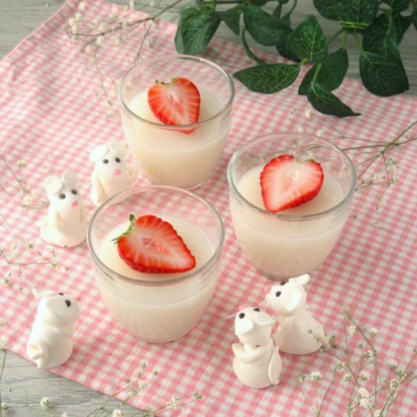 材料2つ。5分かからず冷やすだけ♪砂糖なし優しい甘さ。ひな祭りにピッタリ和スイーツ『甘酒ゼリー』