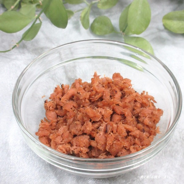 ツナ缶と調味料2つ。手軽に作る。ほんのり甘い『ツナそぼろ/桜でんぶ』