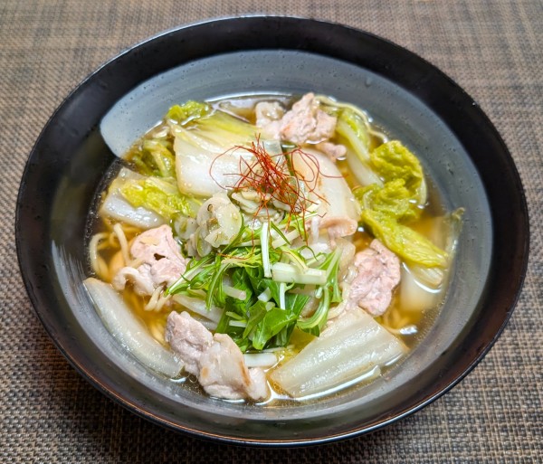 んにくマシマシコスパ最強☆白菜と豚肉の醤油ガーリックラーメン