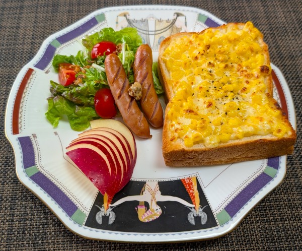 サク・ぷり・シャキッが詰まった欲張りプレート☆コーンマヨチーズトースト♪☆♪☆♪