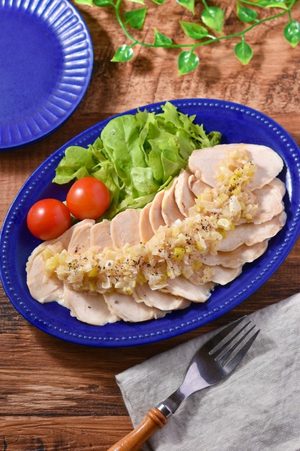 【検証15枚】管理栄養士が教える！鶏むね肉のレンジ蒸し鶏が「絶対パサつかない」正解 - すずめの食卓３６５日