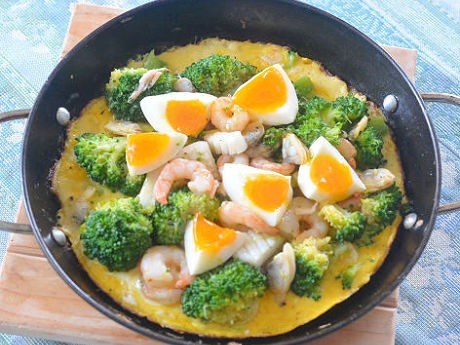 ブロッコリーとシーフードのWたまごのオープンオムレツ♪