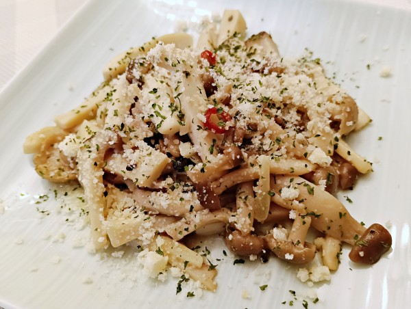 冷凍しておくと簡単！きのこのバターソテー♪