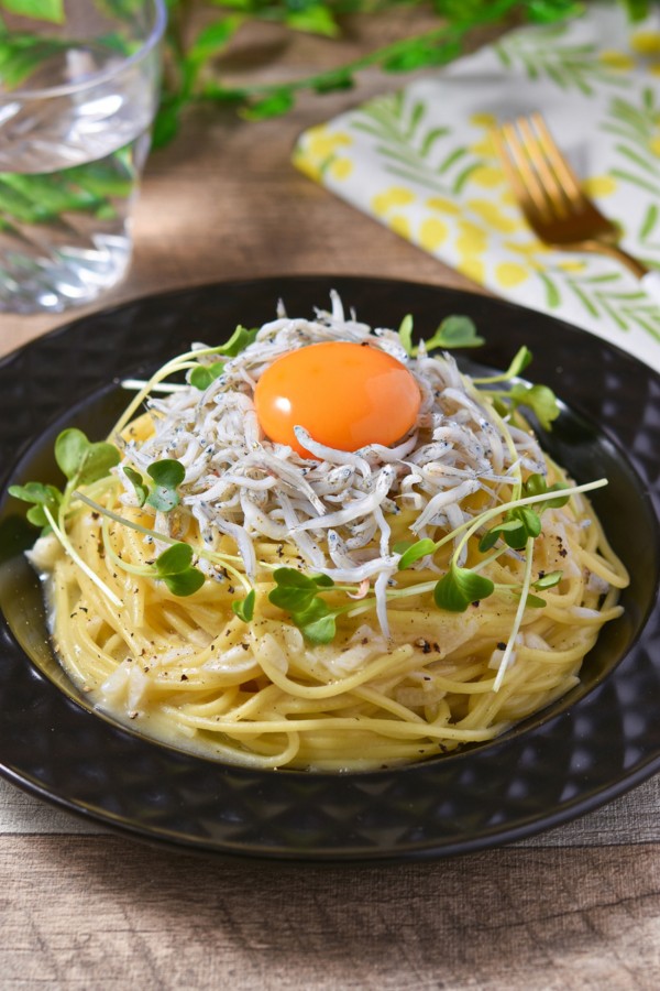 しらすと卵黄の柚子胡椒パスタ｜フライパン1つで仕上げる白だしパスタ - すずめの食卓３６５日
