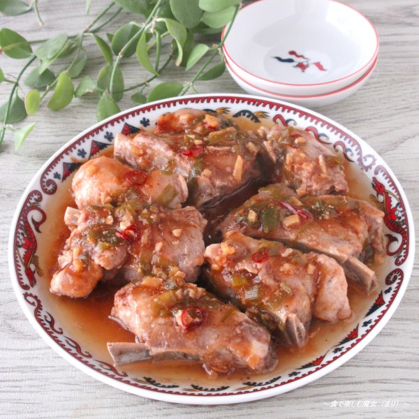 最高のタレで食が進む。蒸し器いらずの蒸し料理。ご馳走に見える経済料理『豚スペアリブ生姜ねぎ蒸し』