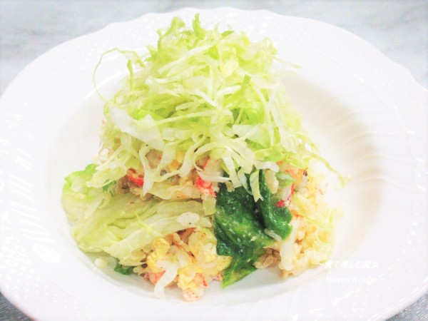 材料がサラダのよう。２つの歯ざわりで『レタスチャーハン』