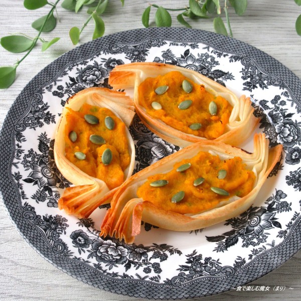 手軽に春巻きパイ♪簡単ヘルシーおやつ。ハロウィンにもピッタリ『春巻きパンプキンパイ』