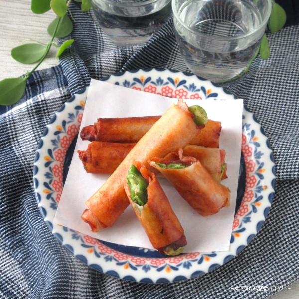 オクラが手軽にプチ豪華！カリッ♪ねばねば♪スナック感覚でハマる！！『オクラとベーコンの春巻き』