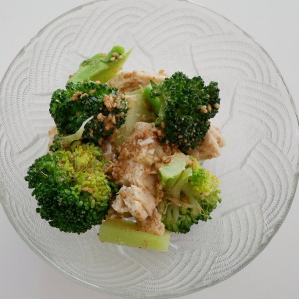 『ブロッコリーとささみの胡麻酢和え#今日のおうちごはん』
