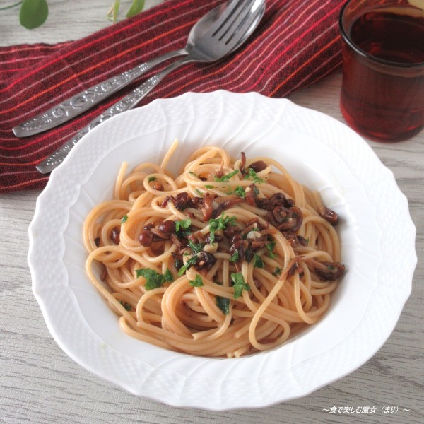 お安い材料で濃厚な旨味にハマる。ペペロンチーノ風『なめこガーリックスパゲティー』なめこ冷凍保存