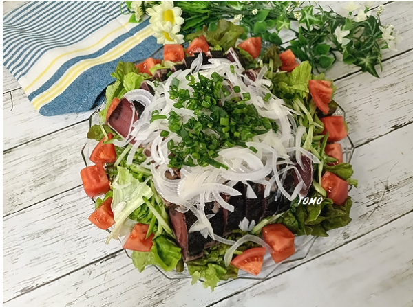 おもてなしにも♪カツオの新玉ねぎサラダ