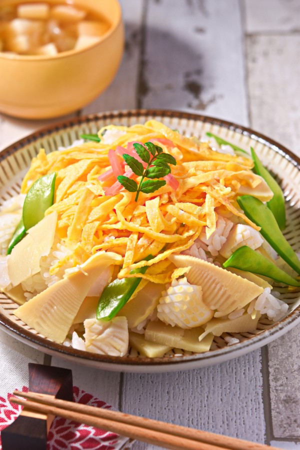 旬の香りを食卓に！春を彩る「筍といかのちらし寿司」簡単レシピ - すずめの食卓３６５日