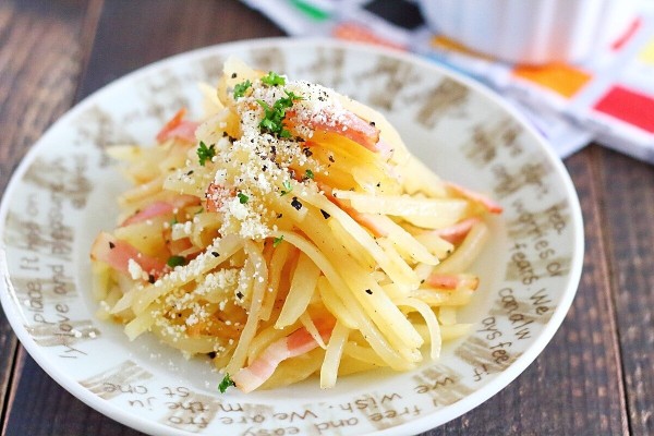 じゃがいもとベーコンの洋風コンソメ炒め！フライパンでパパッと作れるお弁当の殿堂入り副菜