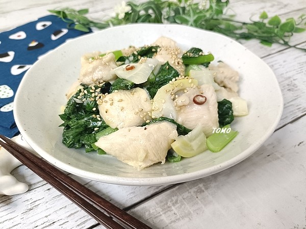 ご飯が進む♪小松菜とタケノコと鶏むね肉のピリ辛炒め