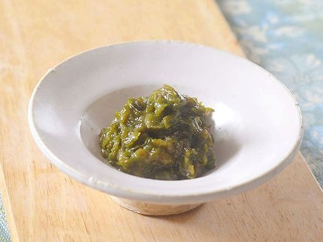 ふきのとうの葉だけで作った“ふきのとう味噌”