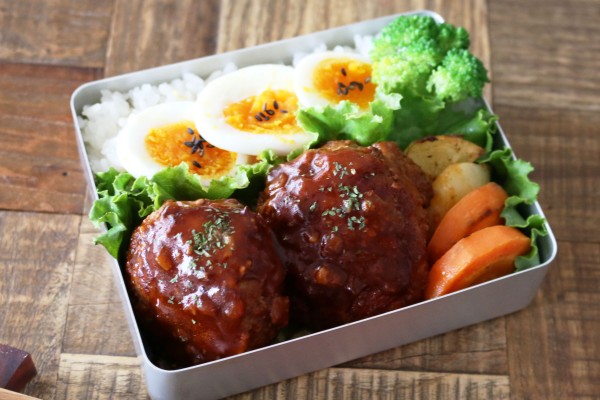 コクうまソースが絶品！簡単煮込みハンバーグ弁当の詰め方もあわせて紹介