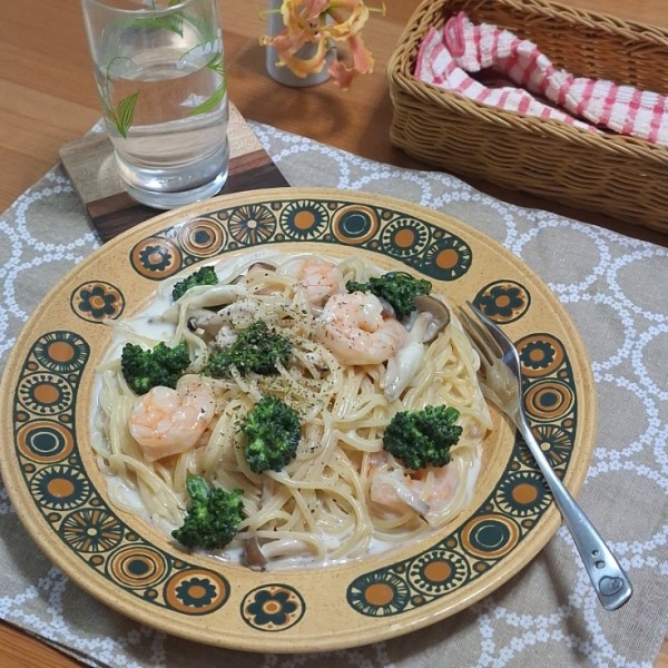 ワンパンで簡単♪海老とブロッコリーの春色クリームパスタ