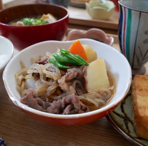 『新じゃが&新玉ねぎの肉じゃが【春の味覚レシピ】#今日のおうちごはん』