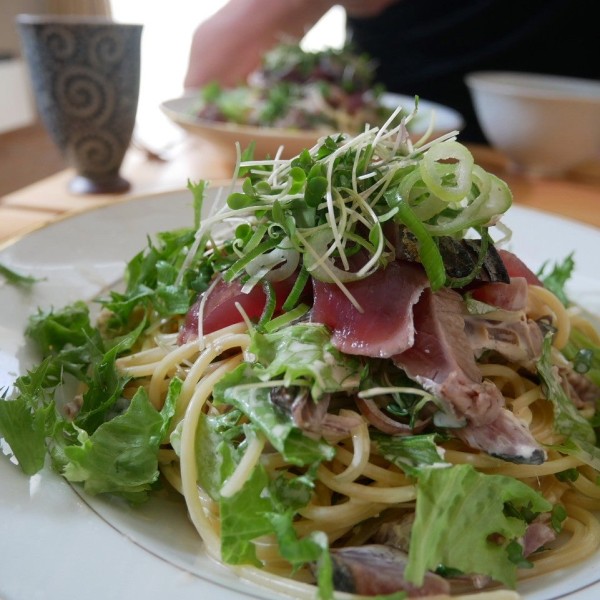 『カツオたたきのサラダパスタ、いつかの昼ごはん【春の味覚レシピ】#今日のおうちごはん』