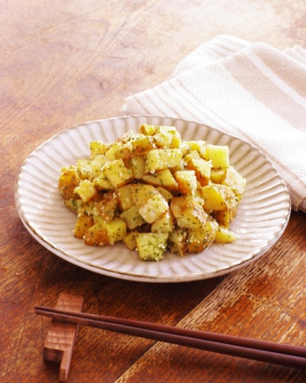レンジで★新じゃがいもの粉チーズ和え【レシピ2493】#お弁当おかず #お弁当 #新じゃがいも #めんつゆ #粉チーズ #パセリ #和え物 #レンジ調理 : のんびり毎日 日々の暮らしの食卓 いただきますのレシピ 時々 編み物