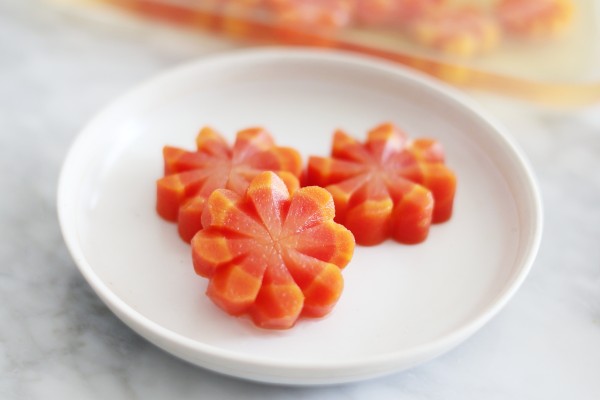 【金時人参の飾り切り】レンジ4分で白だし煮！ねじり梅も動画で解説｜おせちの彩り