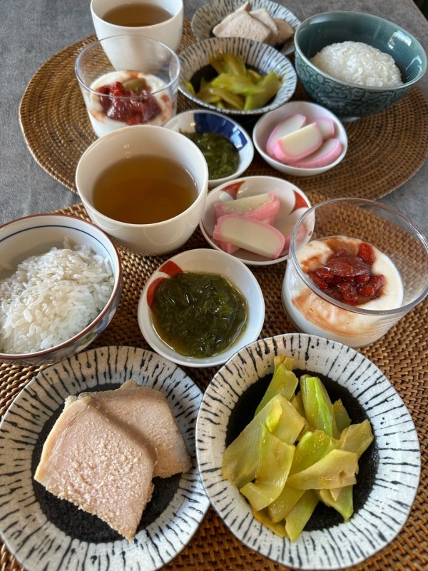 『【朝ごはん①】ブロッコリーの茎のザーサイ風！１kg超えのブロッコリー、あなたならどうする？』