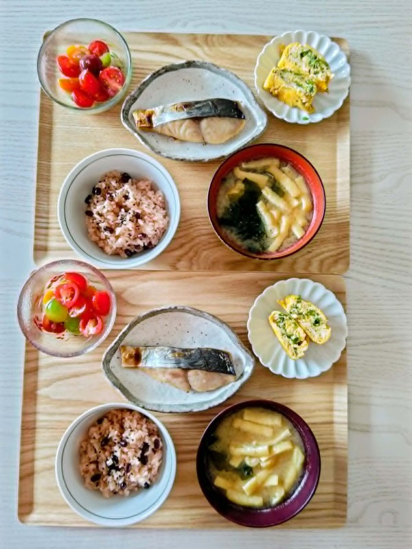 『【1日の朝ごはん】はお赤飯でスタート。』