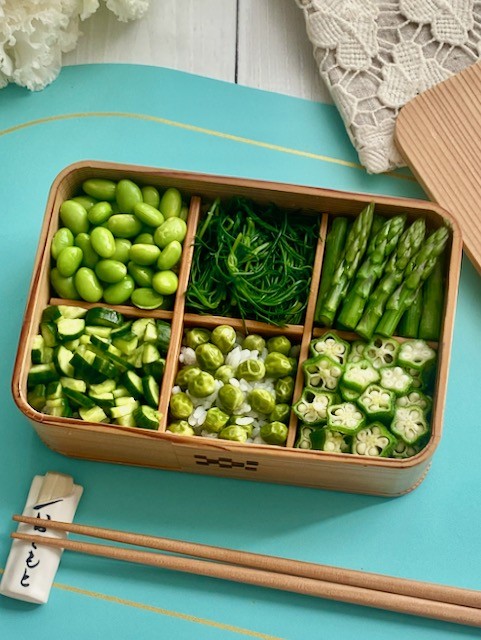 新緑がまぶしい季節なので旬の野菜でグリーン弁当