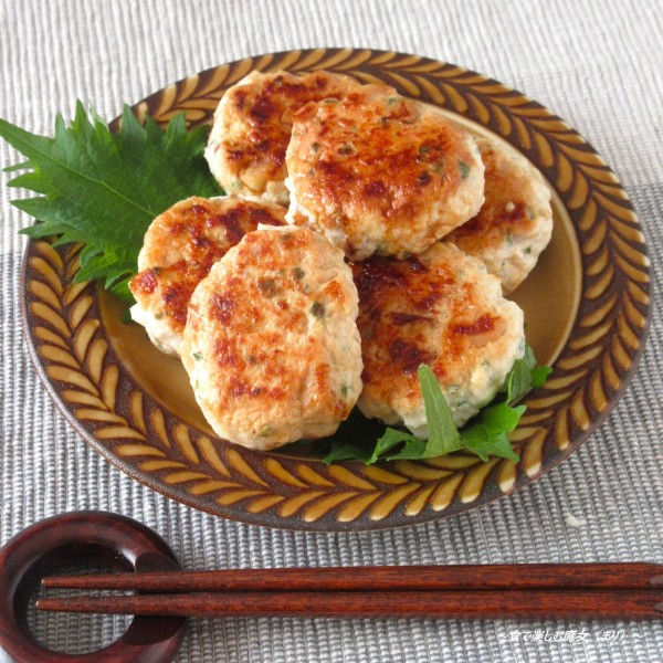 ちくわで旨味＆食感アップ。味付けは塩麹だけ『ちくわと大葉入り鶏つくね』