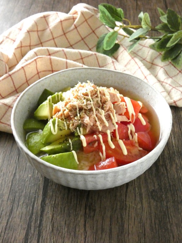 『パパっと簡単！「ツナとアボカドの一汁三菜ボウル」』