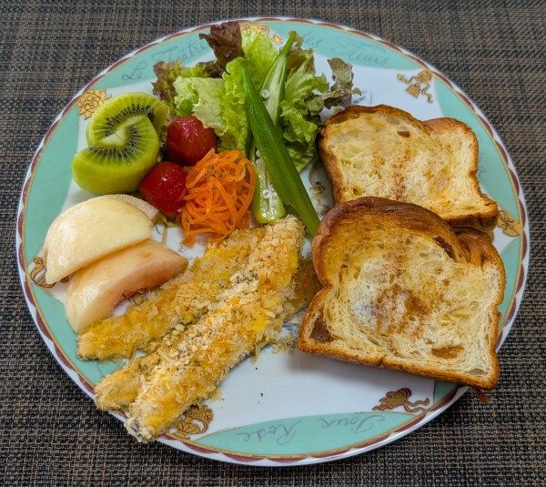 彩り野菜とフルーツでリフレッシュ☆秋刀魚のパン粉焼き♪☆♪☆♪