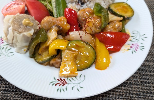 食欲そそる彩り満点プレート☆チキンと夏野菜のピリ辛甘酢炒め♪☆♪☆♪