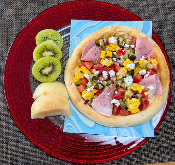 フレッシュ野菜で作る万能選手☆サルサソースｄｅサラダピザ♪☆♪☆♪