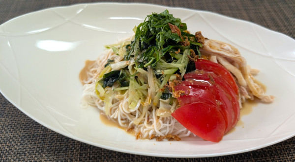旨みたっぷり！ピリ辛ごまダレでツルッと美味しい☆茹で鶏ｄｅ坦々風和え麺♪☆♪☆♪