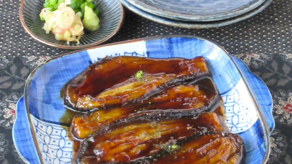 簡単過ぎてご飯が進む♪リーズナブルでヘルシー。ベジタリアンにもOKな鰻の蒲焼き風『なすの蒲焼き』