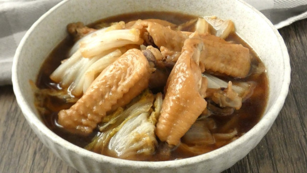 『おかずにもおつまみにもピッタリ！「手羽中白菜のさっぱり煮」』