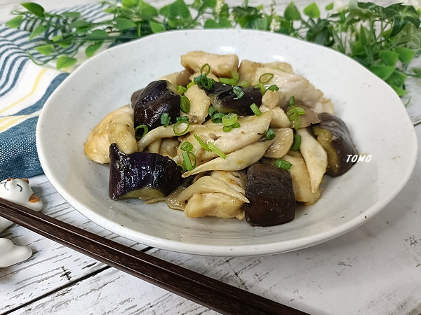 ご飯が進む♪鶏むね肉となすの味噌生姜炒め