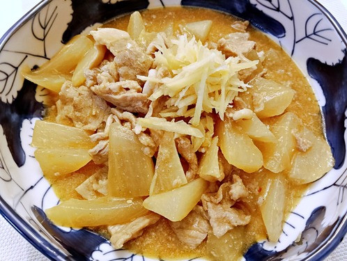 しょうがと豆板醤でピリ辛に！　豚肉と大根のピリ辛みそ煮～☆