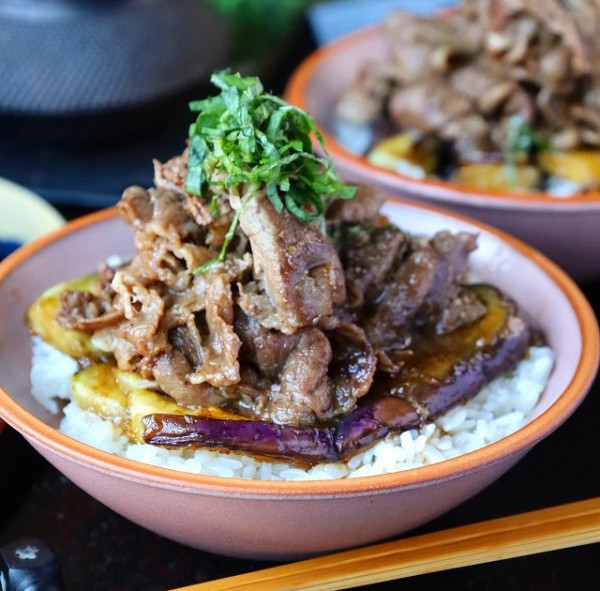 ガッツリおいしい♪ 牛肉のとろなす丼(レシピ)