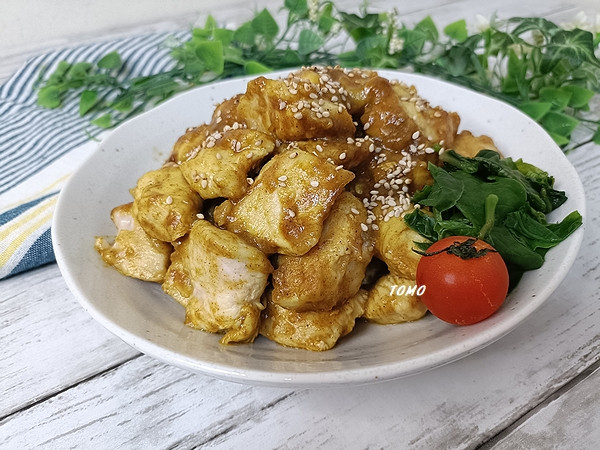 おつまみにも♪鶏むね肉のソースカレー炒め
