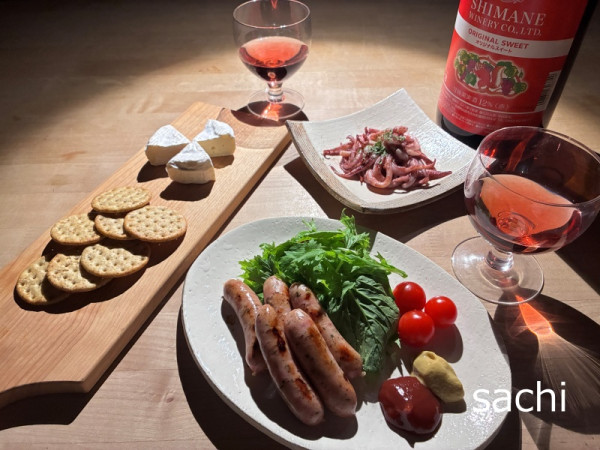 秋の夜長はワインでまったり｜燻製屋ウインナーレモン＆パセリで大人のうち飲み＜PR＞