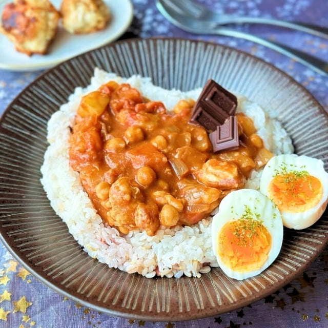 鶏むね肉とビターチョコのほろ苦カレー